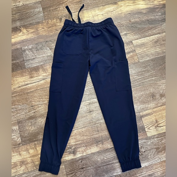 Navy Blue Jogger Scrub Pants 🩺🤍 - Picture 4 of 6